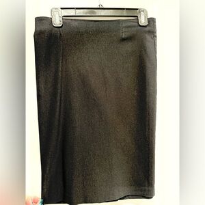 Women’s size Small, stretch black pencil skirt. Zip up back 🖤 Slit in back.🖤